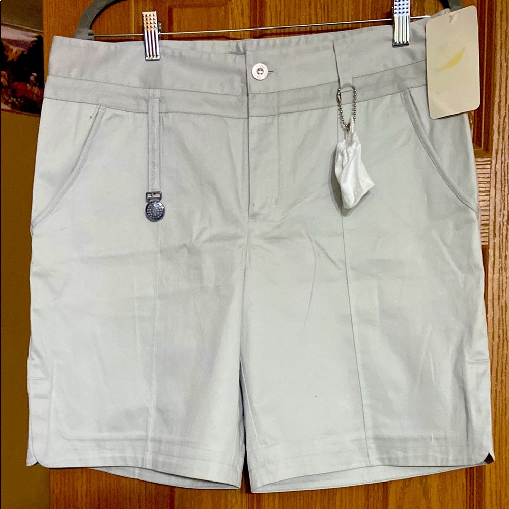 Brand new women’s Oakley, golf shorts size 12